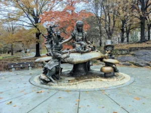 Escultura Alicia